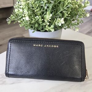 Marc Jacobs Black Leather Zip Wallet